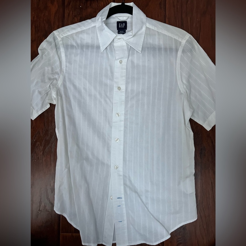 Gap short sleeve button up XS